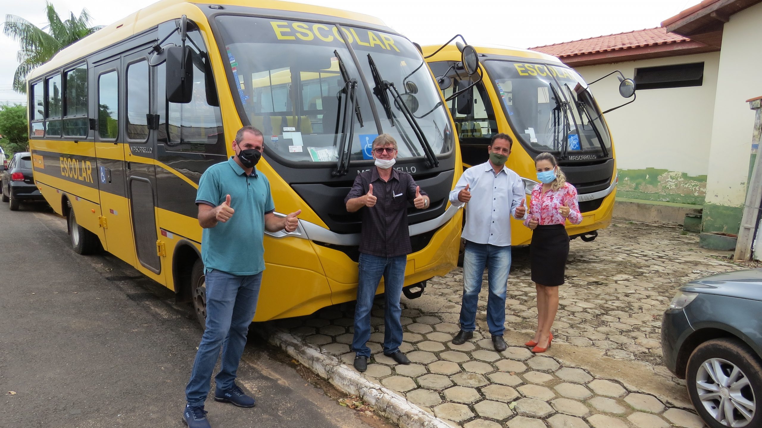 Prefeitura de Chácara  Dois ônibus escolares zero quilômetro foram  adquiridos